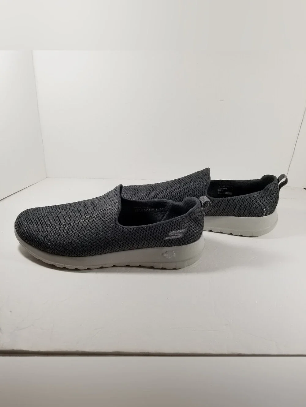 Skechers go walk